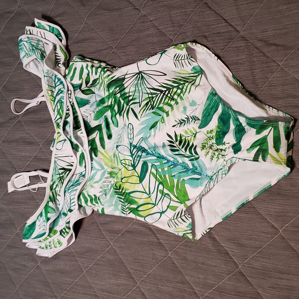 Gorgeous 1 piece swimsuit M stunning 🤩